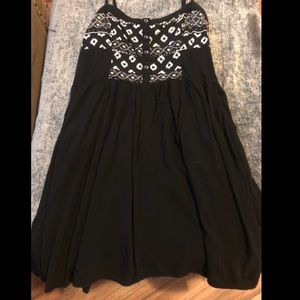 Express Black and White dress WITH Pockets :)